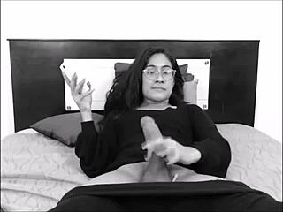 Colombian TRANSSEXUAL with MONSTER LOAD on CAM