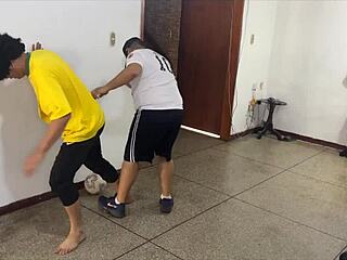 tengo que ser follada como puta al frente de mi novio por perder el partido de futbol ntr