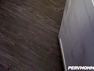 Hot Stepmom Linzee Ryder Blows and Rides in Wild Cowgirl Action Over Hairless Body