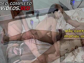 How does Karolzinha record even being married?