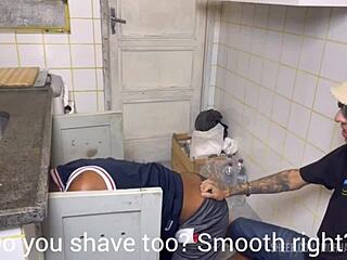 o vizinho encanador chegou e ele é muito gostoso pra resistir