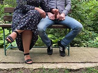 HANDJOB OUTDOORS in the Park with BBW