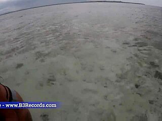 HOT GIRLFRIEND ENJOYS CLOSE UP SEX WITH CREAMPIE