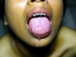 Susy Gives Delicious Blowjob To Her Mexican Lover In Homemade Video