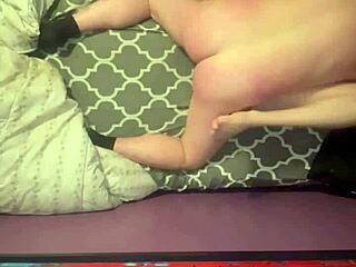 पेटाइट कैनेडियन ब्रूनेट स्लट फर्स्ट डेट पर इंटेंस चुदाई!