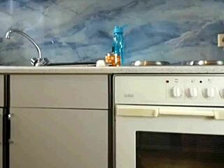 Watch Babe Sexydea flashing her ass on live webcam while masturbating