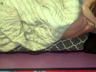 पेटाइट कैनेडियन ब्रूनेट स्लट फर्स्ट डेट पर इंटेंस चुदाई!