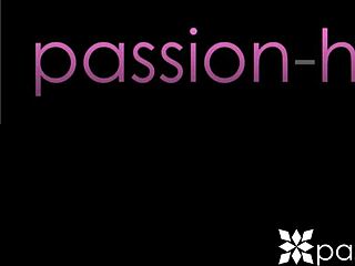 Oh yeah, sexy blonde teen gets her pussy massaged hard!