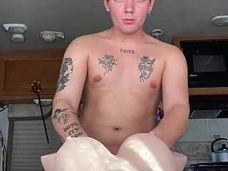 Cougar Richelle Ryan Fingers Ass On Birthday