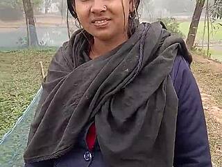 सुंदर बंगाली लड़की कैप्टिवेटिंग पर्सनल स्टोरी शेयर करती है!