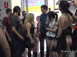 स्पैनिश मिस्ट्रेस ने पब्लिक फेटिश में स्लेव को डोमिनेट किया