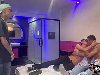 Esse Novinho Aguenta Pica Duas De Uma Vez No Meu Buraco