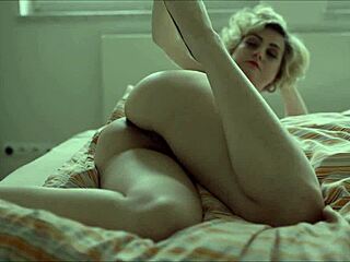 Czech Teen Babe Exposes Her Tight Vagina Wide