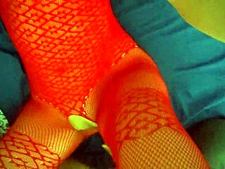 Sexy Girl Enjoys Carrot Masturbation In Doggy Style