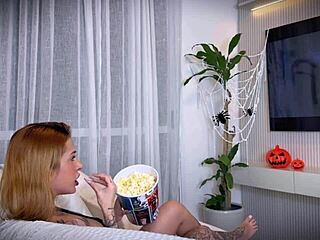 Ruiva bangs ghostface hard on Halloween night, oops!