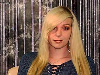 Sexy Gamer Girl Roxy In Slow Motion Without Nudity