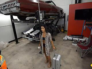 Thick Latina stripper bangs mechanic roadside in heels and ripped clothes 😍