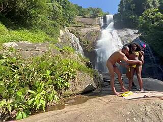Pretinha 18 Fucked Outdoors At Waterfall