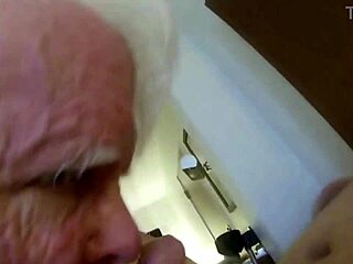 I received closeup head from grandpa in this gay encounter.