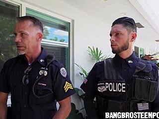 Ruiva fuma e fode dotado.