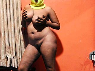 Fresh Clean Princess Zara Shows Off Curvy Big Ass in 3D  