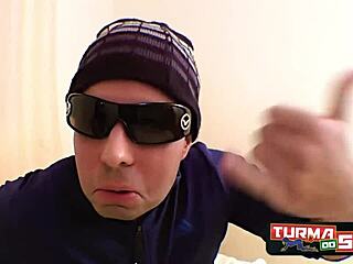 Ruiva fuma e fode dotado.