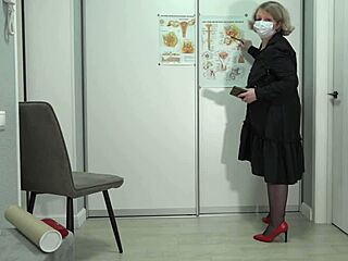 What do students dream about? Mature teacher with shaved pussy! 😏