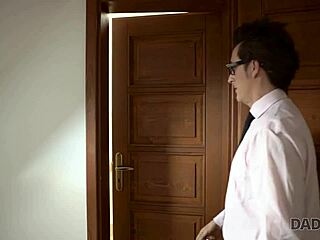 is jennifer simons falling for older daddy's charm?