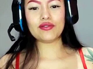 Colombian Housewife Moans in Private Lesbian Chat