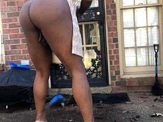 Creaming on Dick in Gas Station Bathroom?