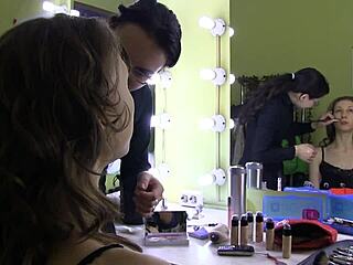 teen annett a strips nude for erotic photo session