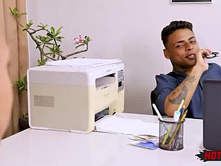 novinho pirocudo fucking the boss with tattoos and pov anal