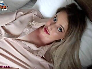 लेस्बियन सौतेली बहन को ह्यूज कॉक से चोद रहा है, वह मल्टीपल ऑर्गेज्म में मोन करती है बेंट ओवर