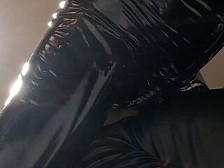 Intense Passion Builds In Face Sitting To Shaved Orgasm