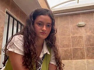 Estudiante De Tetas Grandes Se Follo A Su Maestro Para Aprobar Economia