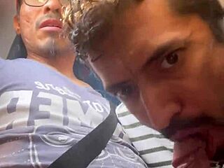 Mexican amateur gives chupadita on public bus, outdoor thrill!