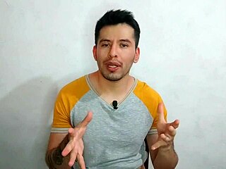 joven medico es penetrado por su jefe el doctor maduro dotado de 23cm de verga gruesa en el cubiculo del hospital