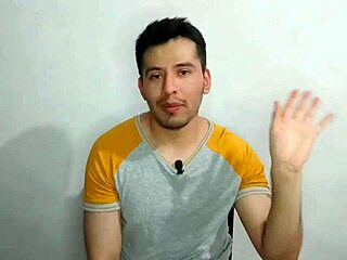 joven medico es penetrado por su jefe el doctor maduro dotado de 23cm de verga gruesa en el cubiculo del hospital