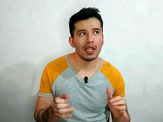 joven medico es penetrado por su jefe el doctor maduro dotado de 23cm de verga gruesa en el cubiculo del hospital