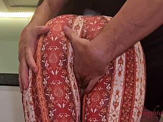 हमेशा काम के बाद मेरी गर्म क्लीनर लेडी को चोदता हूँ