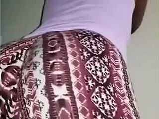 wife's huge ass shaking 😍