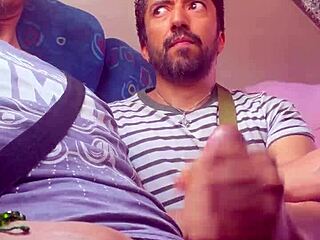 Mexican amateur gives chupadita on public bus, outdoor thrill!