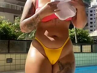 Redhead With Big Ass And Swollen Pussy Does Live Show