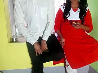 देसी स्कूलगर्ल 18+ की क्विक क्लासरूम सेक्स इतनी इंटेंस फील होती है