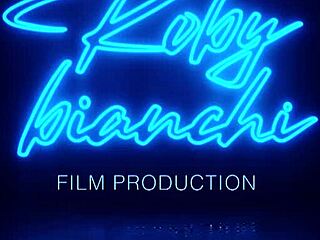 Pamela de Boni tries a big vibrator, masturbating with her natural tits and curvy body