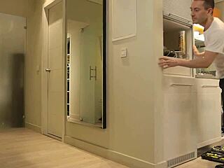 डोमिनिका फीनिक्स वेट एनल क्रिमपाई, चोकिंग और डीपथ्रोट के साथ