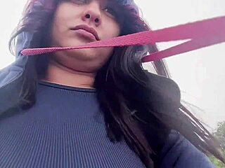 Novinho Maceta Rabuda na Praia Diante de Todos sem Vergonha