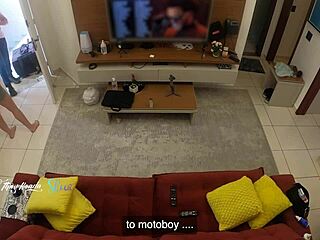 Hot wife Thay Ksada lets delivery man suck her on sofa, recognized instantly.