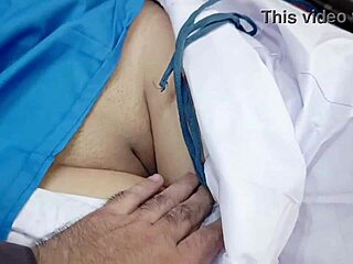 अरे, ये देसि पाकिस्तानी स्कूलगर्ल 18+ कैसे बूढ़े आदमी की जोरदार पाउंडिंग हंडल करती है?