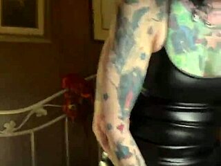 milf hotink4u orgasms riding dildo hard